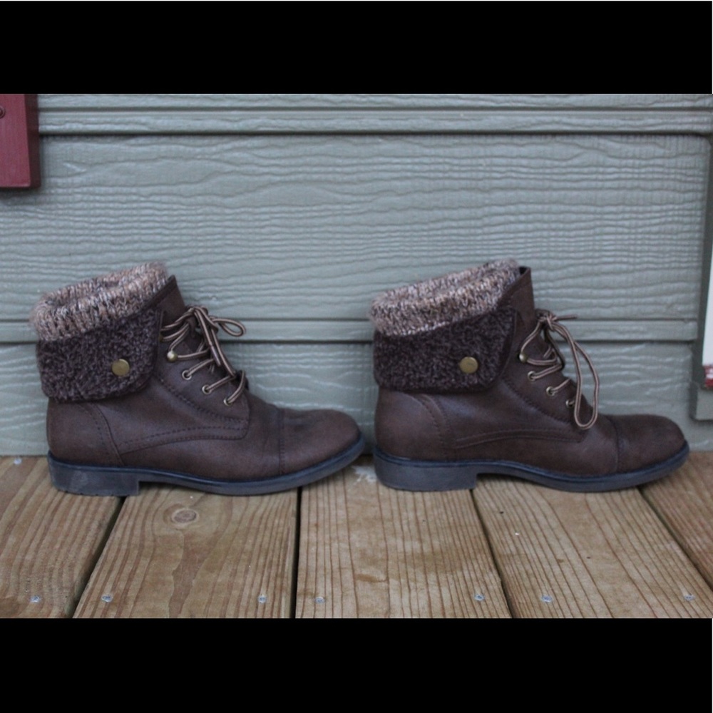 women’s combat boots!